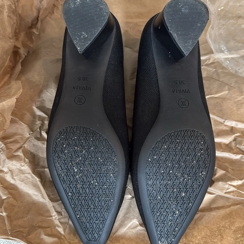Vivaia Black Point Toe Heels [S109] - Picture 4 of 5